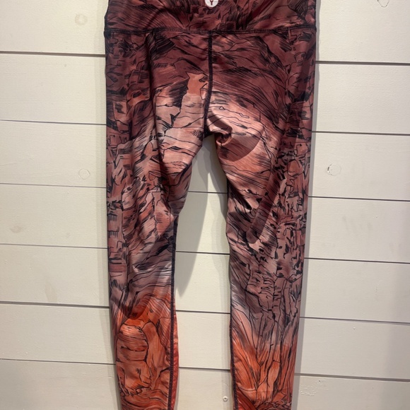Yoga democracy full length leggings, size medium, red rocks pattern. - Picture 8 of 8